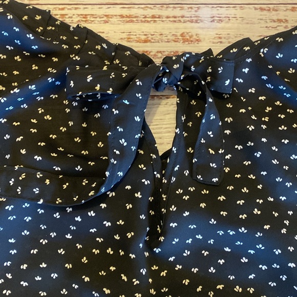 LC Lauren Conrad top, size small. - Picture 4 of 4